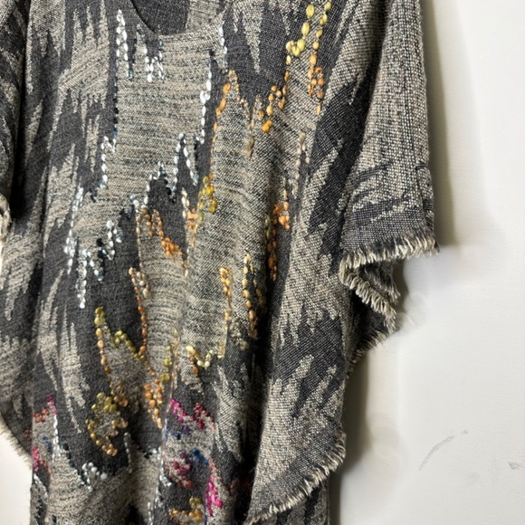 Vismaya Mohair Wool Blend Boho Chic Southwestern Ikat Poncho with Fringe Pattern - Picture 7 of 12
